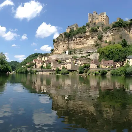 Sous Le Tilleul, Chez Joelle Et Guy
